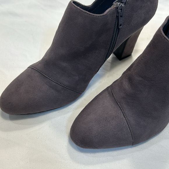 AEROSOLES | WOMEN’S ANKLE BOOTIES | SIZE 9M | SUEDE | TEXTILE UPPER BALANCE - Picture 5 of 10